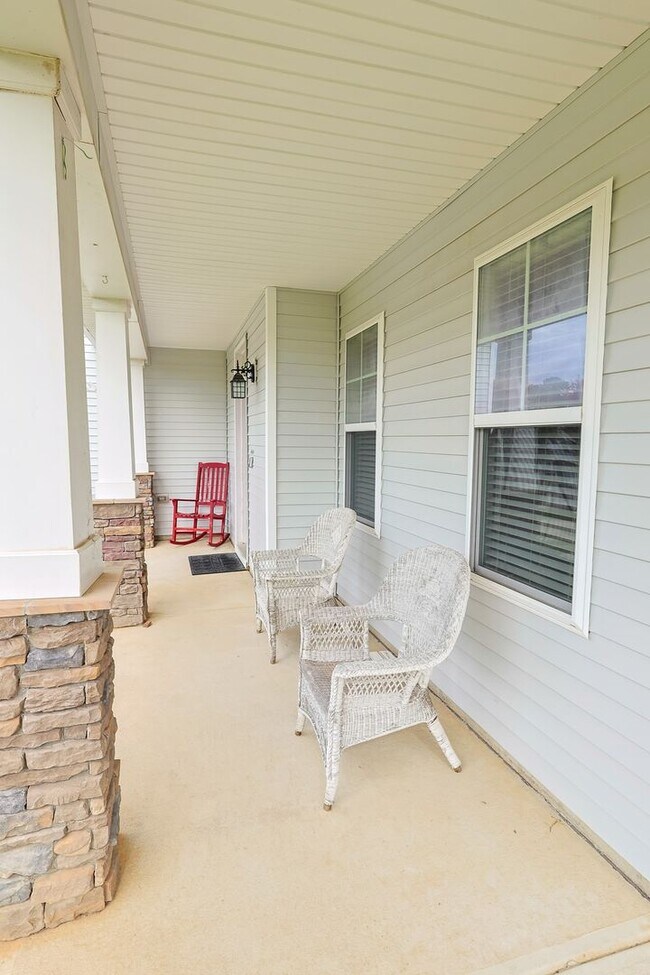 Building Photo - 363 Heathrow Dr
