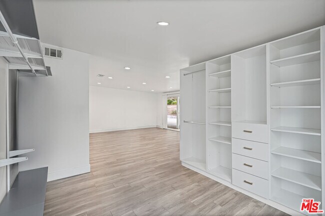 Building Photo - 12131 Beaufait Ave