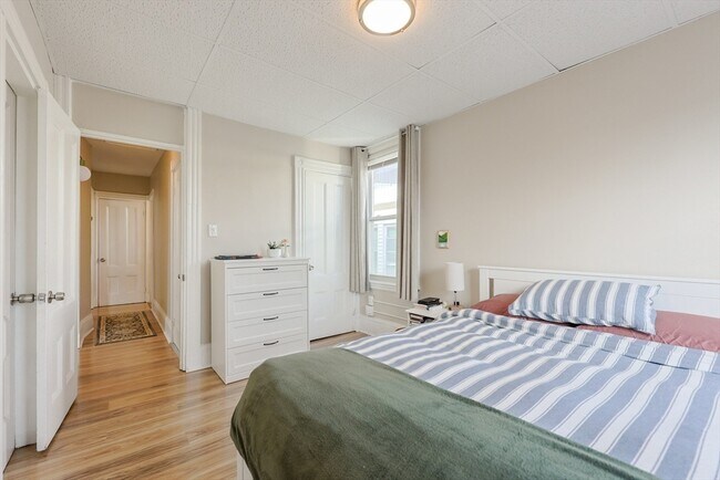 Building Photo - 19 Linden St