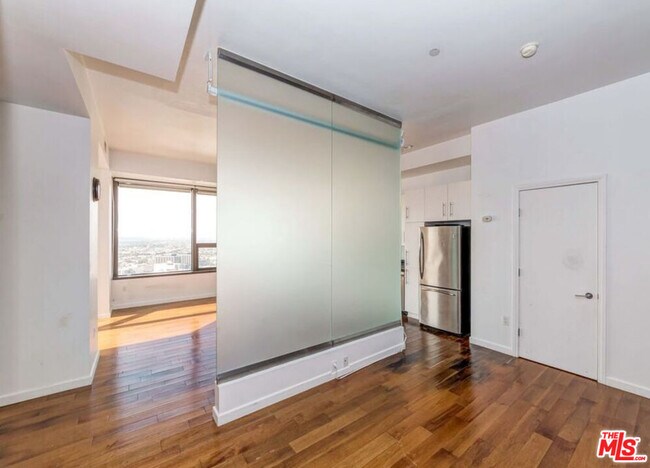 Building Photo - 1100 Wilshire Blvd