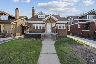 Building Photo - 3 bedroom 2 bath $1350