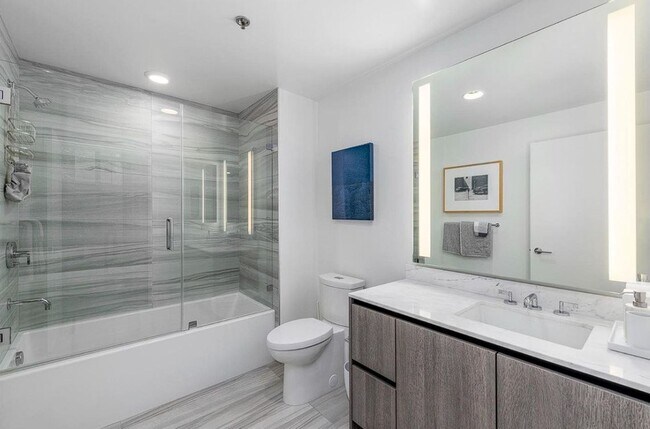 Building Photo - Fantastic Penthouse w/ Balcony and one car valet - 1BR/1 Office/1.5BA - Lumina / SOMA