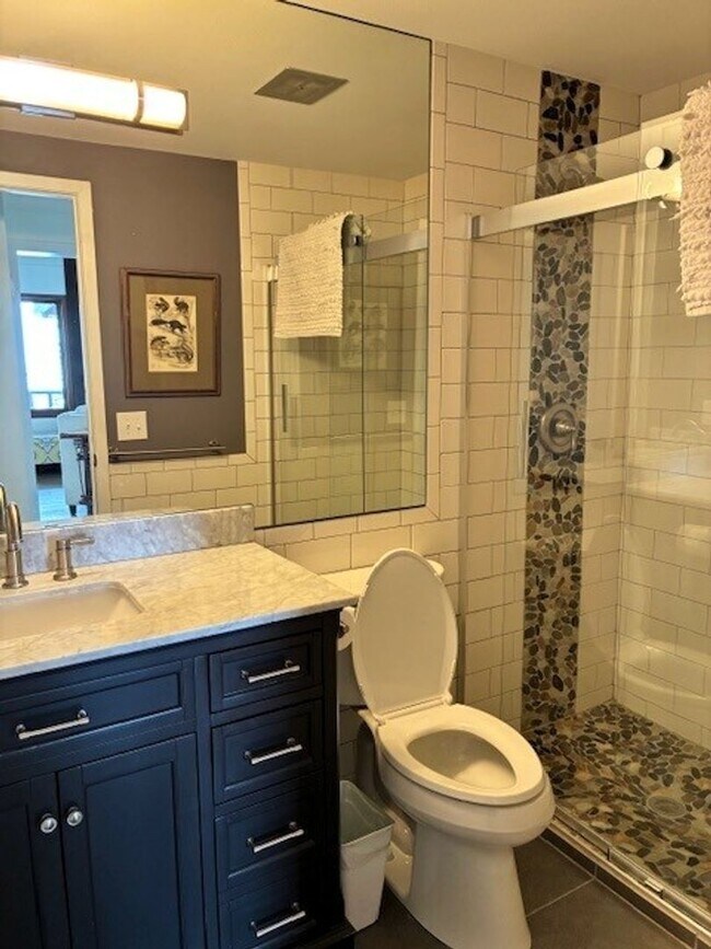 Building Photo - 900 Meadow Creek Dr