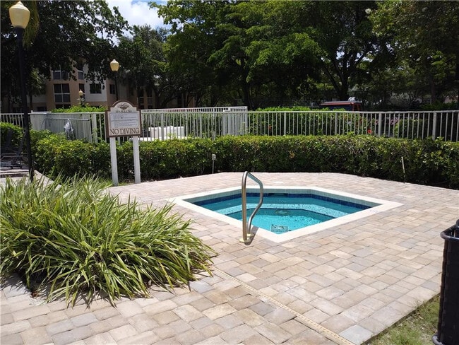 Building Photo - 9799 Westview Dr