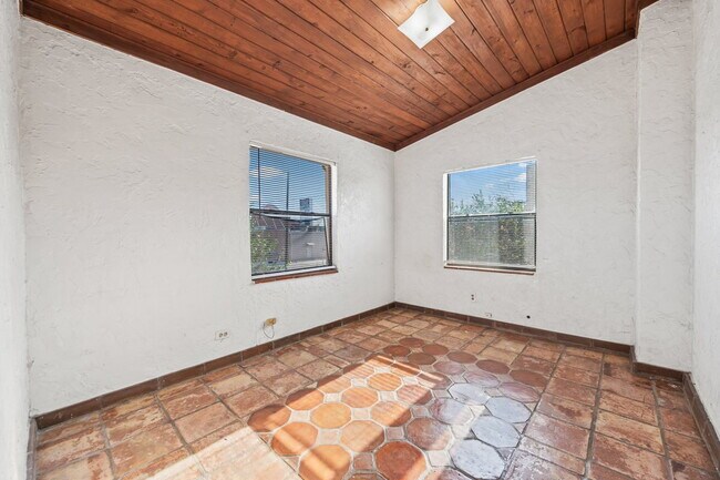 Building Photo - Charming 2-bedroom, 1-bath home $500 OFF R...