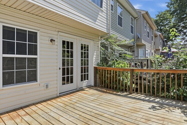 Building Photo - 10 Crabapple Ct
