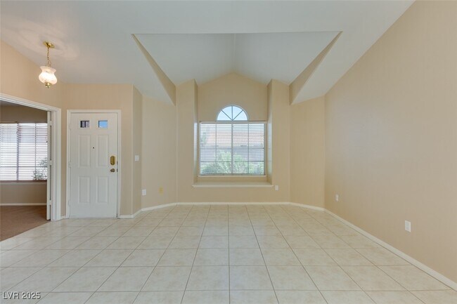 Building Photo - 1744 Knotty Pine