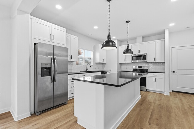 Building Photo - 10928 Norwich Ave