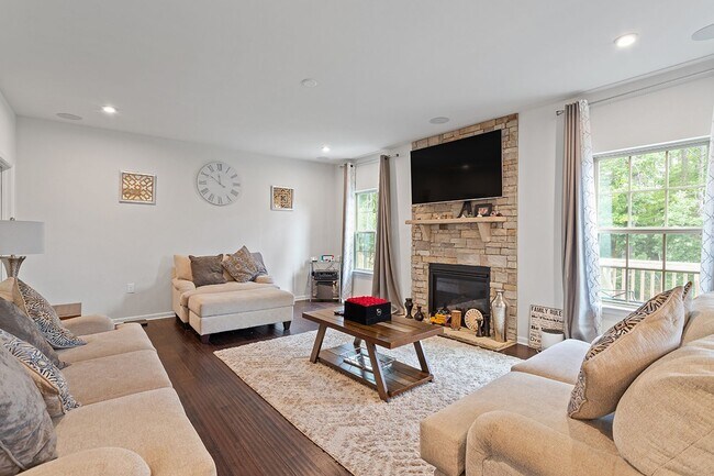 Building Photo - Luxurious 4 bedroom home in Jordan Pointe!