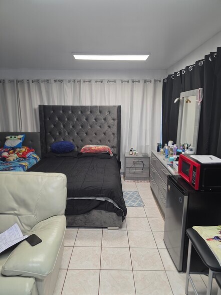 Building Photo - 3060 NW 27th St