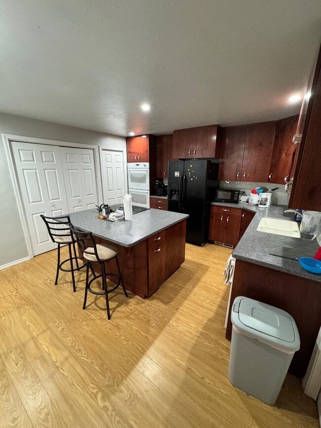 Building Photo - 215 S Juniper St