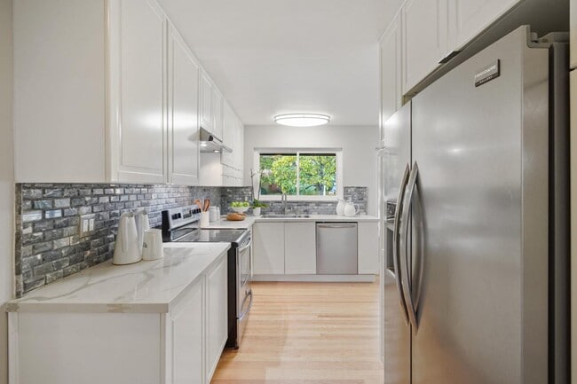 Building Photo - 3811 Farm Hill Blvd