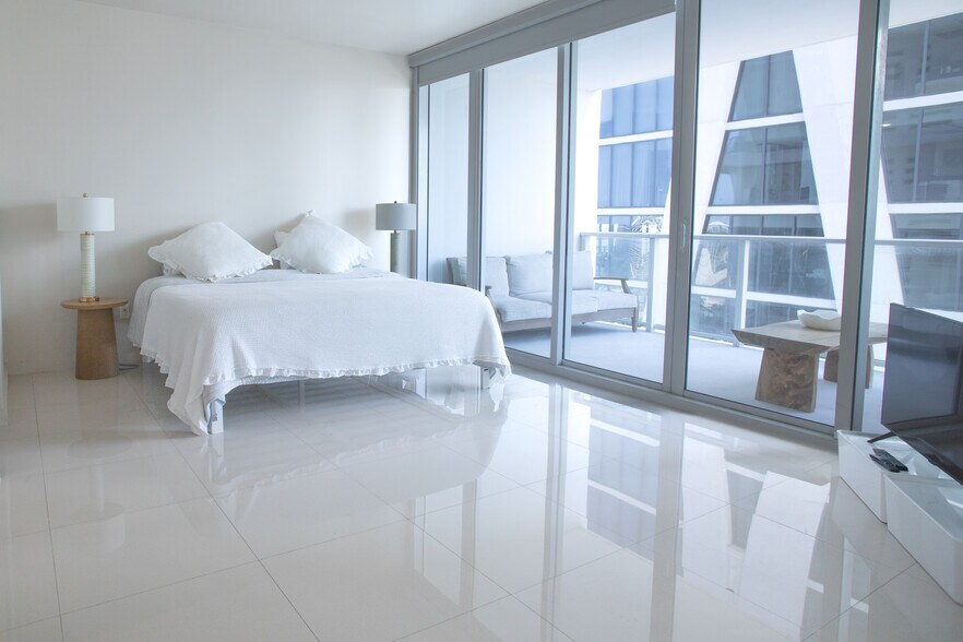 Building Photo - 1040 Biscayne Blvd