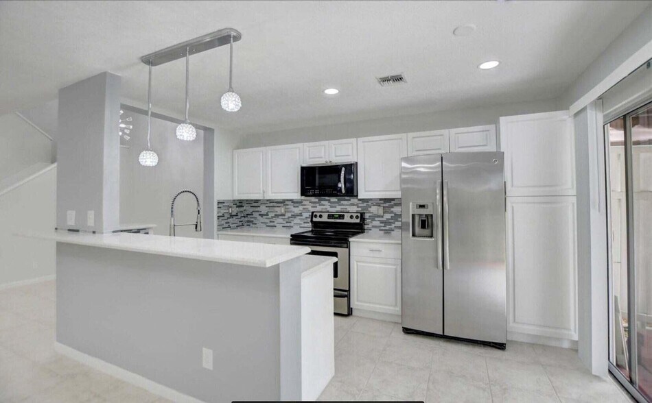 Building Photo - 5286 Sapphire Vly
