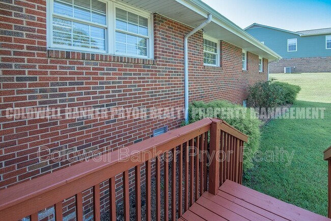 Building Photo - 1225 Panorama Dr