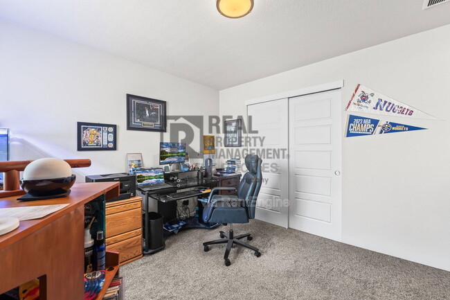 Building Photo - 218 E Chestnut St