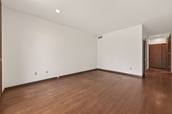 Building Photo - 10614 Fairlane Dr