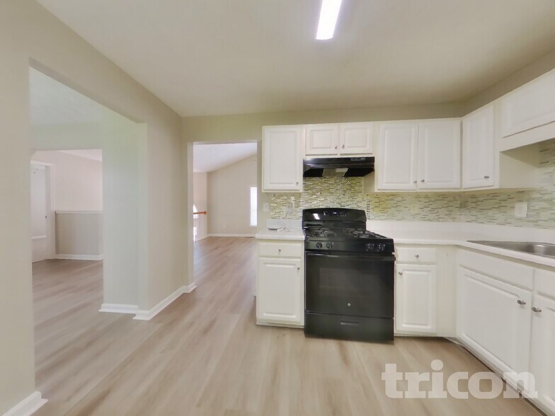 Building Photo - 165 Bridge Landing