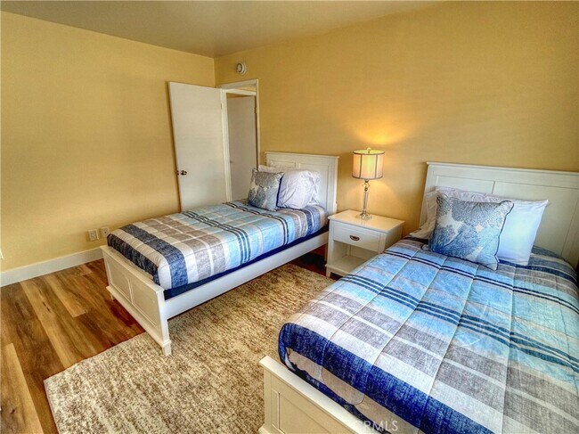 Building Photo - 308 Avenida Granada