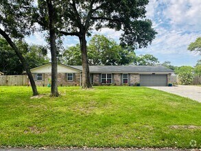 Building Photo - Spacious 6-Bedroom Rental in Spanish Point...