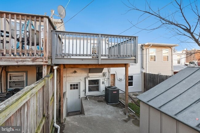 Building Photo - 3339 Paine St
