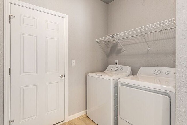 Building Photo - 3518 E Sedge Wren Dr