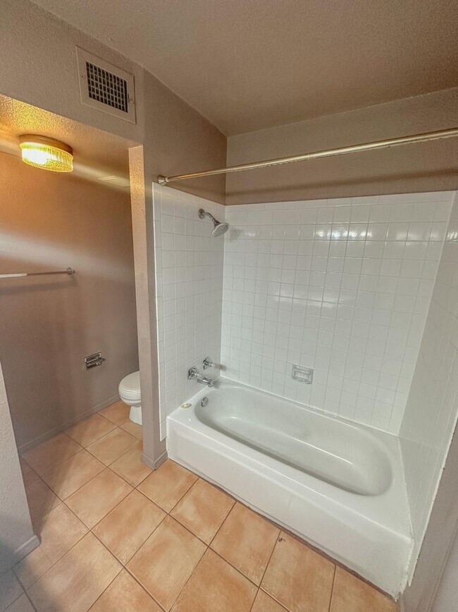 Building Photo - 423 Las Casitas Way