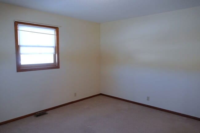 Building Photo - 2 Bedroom, 2 Bath Home