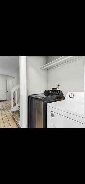 Laundry - 10961 Peppermill Ln