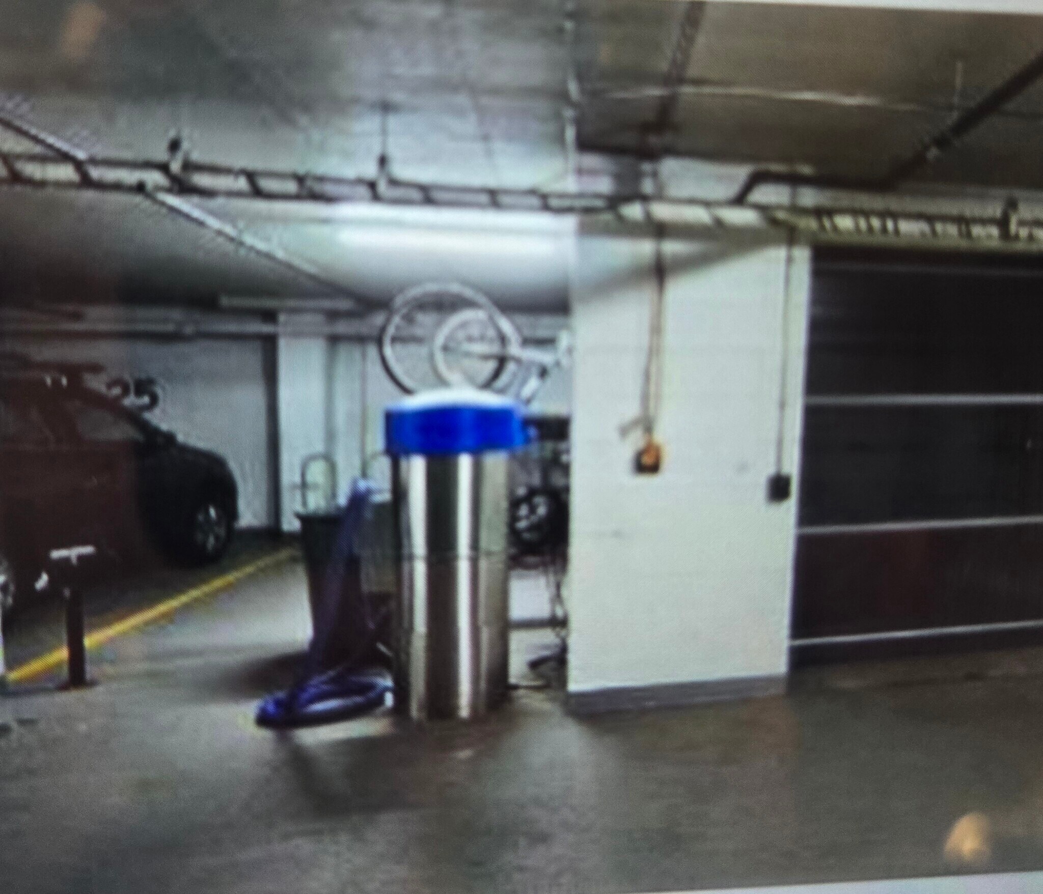 Free indoor Car wash and vaccuum - 401 S 1st St