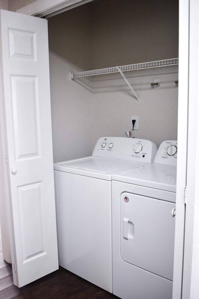 Building Photo - Deveron Townhome