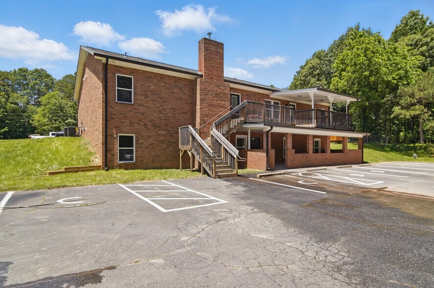 Building Photo - 216 Legion Dr