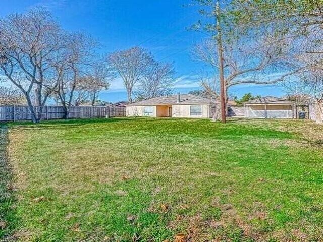 Building Photo - 3610 Vineyard Dr