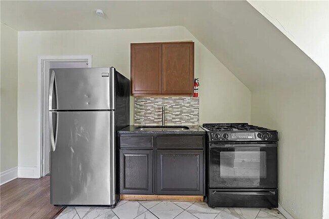 Building Photo - 317 Kearsarge St
