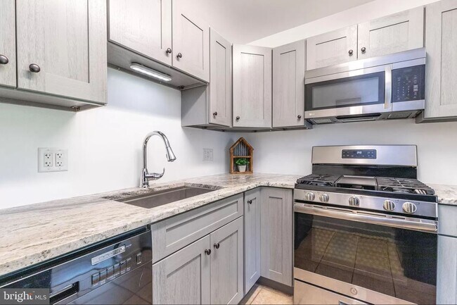 Building Photo - 1607 Meadowview Ln