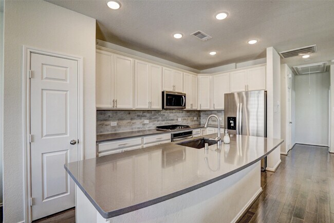 Building Photo - 3104 Roseland Terrace Ln