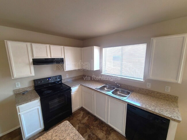 Building Photo - 2736 Murphy Dr