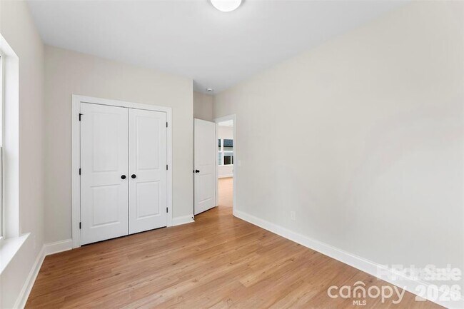 Building Photo - 1558 7th Ave Dr SW