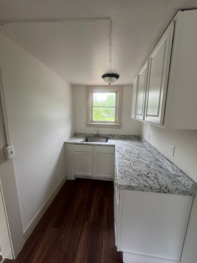 Building Photo - 2417 W Jolly Rd