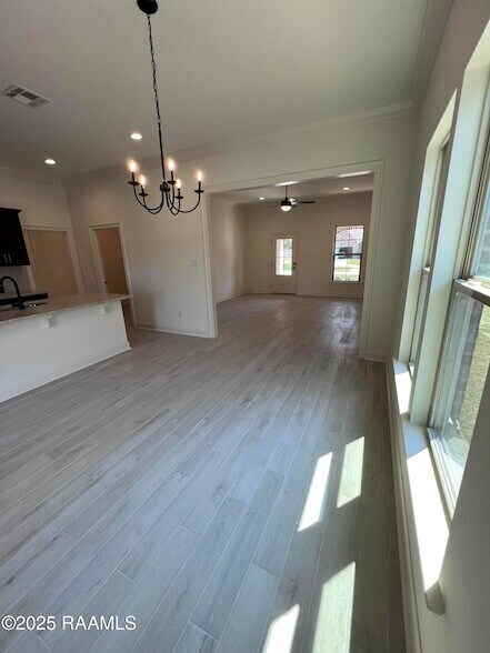 Building Photo - 107 Tenor St