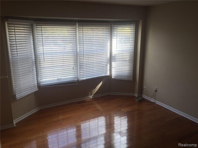 Building Photo - 3008 Primrose Dr