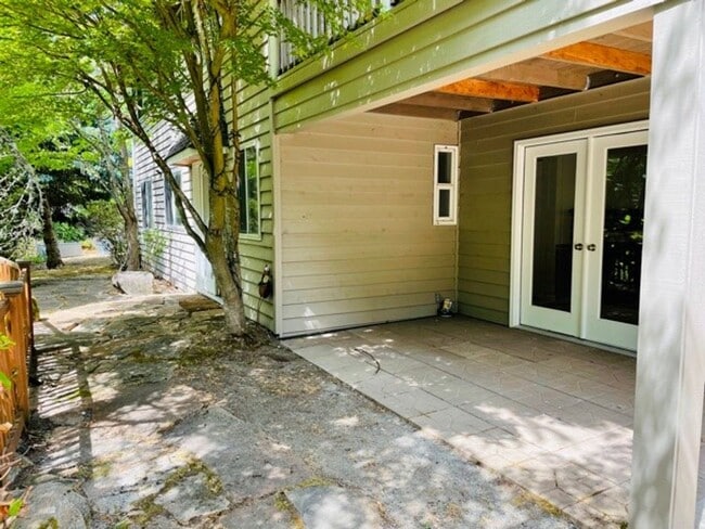 Building Photo - 14007 SE 51st Pl