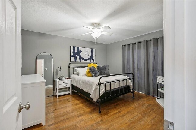 Building Photo - 239 Plimsol Ct