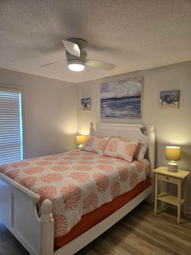 Building Photo - 735 Sandpiper Pl