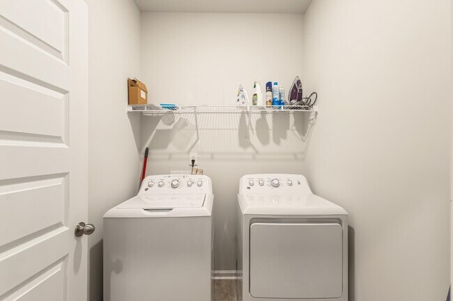 Building Photo - 5822 Whitebark Dr