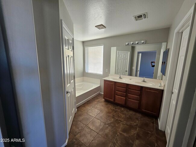 Building Photo - 1294 W Agrarian Hills Dr