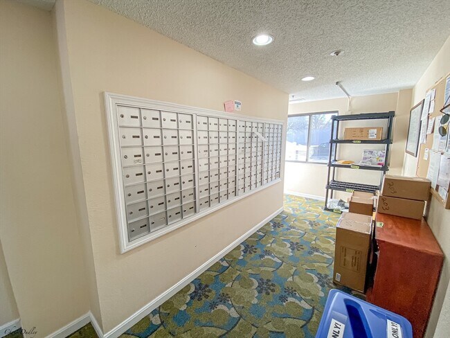 Building Photo - 8 9th St