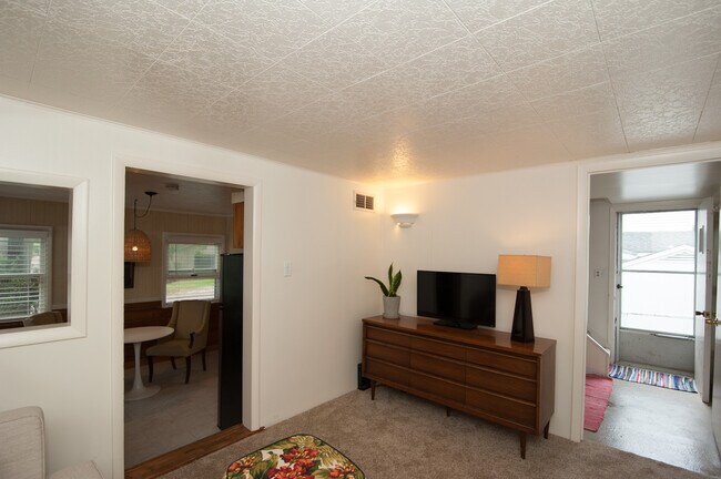 Building Photo - 219 S Gull Lake Dr