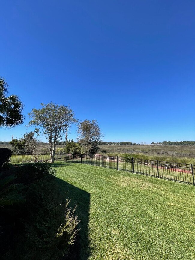 Building Photo - Luxury 3BR/3.5BA + Office in Winding River...