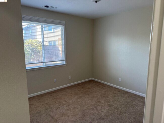 Building Photo - 5107 Fern Ridge Cir